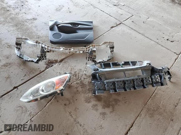 ✅ 2016 Ford C-Max SEL • VIN: 1FADP5BU0GL101712 • Лот: 81901745. Опубликован ранее на Copart с пробегом 66 710 миль. Бесплатный доступ к архиву аукционных продаж из США и подробный отчёт об истории автомобиля на DreamBid. Изображение 12.