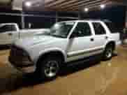 2000 Chevrolet Blazer LT z VIN 1GNCS13W9Y2197075, wystawiony jako Copart lot #78605864 z przebiegiem 260 786 mil mil oraz Szkoda całkowita • Salvage title. Historia ofert i sprzedaży dostępna na DreamBid. Obrazek 1.