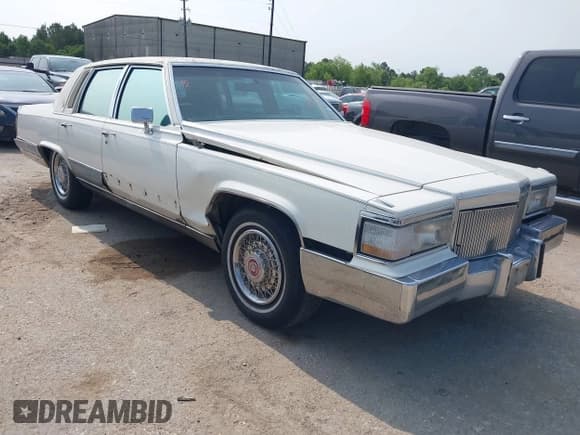 ✅ 1991 Cadillac Brougham • VIN: 1G6DW54E8MR707645 • Лот: 42316792. Опубликован ранее на IAAI с пробегом 305 777 миль. Бесплатный доступ к архиву аукционных продаж из США и подробный отчёт об истории автомобиля на DreamBid. Изображение 1.