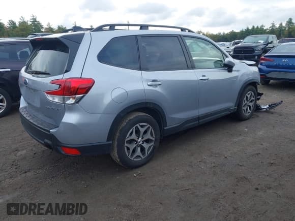 ✅ 2024 Subaru Forester Premium • VIN: JF2SKACCXRH472060 • Lot: 43450416. Listed on IAAI with 16,227 mi. Free auction sales archive from the USA and detailed vehicle history report at DreamBid. Image 4.