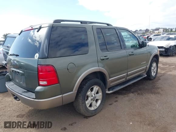 ✅ 2004 Ford Explorer Eddie Bauer • VIN: 1FMZU74K94UB44804 • Lot: 42140808. Listed on IAAI with 305,912 mi. Free auction sales archive from the USA and detailed vehicle history report at DreamBid. Image 4.