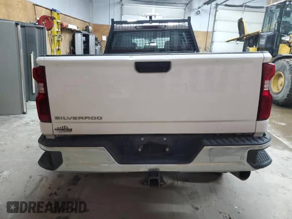 2023 Chevrolet Silverado 3500HD Work Truck z VIN 1GC4YSEY6PF236907, wystawiony jako Copart lot #68536045 z przebiegiem 50 871 mil mil oraz Szkoda całkowita • Salvage title. Historia ofert i sprzedaży dostępna na DreamBid. Obrazek 6.