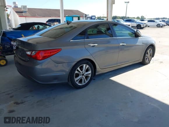 ✅ 2011 Hyundai Sonata SE • VIN: 5NPEC4ACXBH084783 • Лот: 43695672. Опубликован ранее на IAAI с пробегом 173 362 миль. Бесплатный доступ к архиву аукционных продаж из США и подробный отчёт об истории автомобиля на DreamBid. Изображение 4.