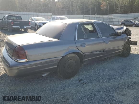 ✅ 2006 Ford Crown Victoria • VIN: 2FAFP73V86X122451 • Лот: 50893875. Опубликован ранее на Copart с пробегом 338 845 миль. Бесплатный доступ к архиву аукционных продаж из США и подробный отчёт об истории автомобиля на DreamBid. Изображение 3.