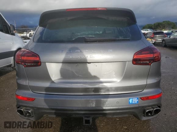 ✅ 2016 Porsche Cayenne Turbo • VIN: WP1AC2A23GLA89044 • Lot: 41512034. Wystawiony na Copart z przebiegiem 27 937 mil. Bezpłatny archiwum sprzedaży aukcyjnych z USA i szczegółowy raport historii pojazdu na DreamBid. Zdjęcie 6.