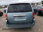 ✅ 2010 Chrysler Town & Country Touring Plus • VIN: 2A4RR8DX0AR494185 • Lot: 68684335. Wystawiony na Copart z przebiegiem 131 904 mil. Bezpłatny archiwum sprzedaży aukcyjnych z USA i szczegółowy raport historii pojazdu na DreamBid. Zdjęcie 6.