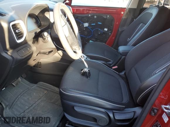 ✅ 2023 Hyundai Venue SEL • VIN: KMHRC8A39PU228776 • Lot: 41795885. Listed on Copart with 10,597 mi. Free auction sales archive from the USA and detailed vehicle history report at DreamBid. Image 7.