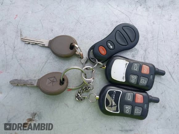 ✅ 2000 Chrysler Concorde LXi • VIN: 2C3HD36J8YH425454 • Lot: 41786488. Listed on IAAI with 217,275 mi. Free auction sales archive from the USA and detailed vehicle history report at DreamBid. Image 11.