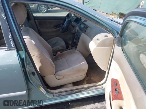 ✅ 2005 Toyota Corolla S • VIN: 1NXBR30E65Z431773 • Lot: 43782202. Listed on IAAI with 299,999 mi. Free auction sales archive from the USA and detailed vehicle history report at DreamBid. Image 5.