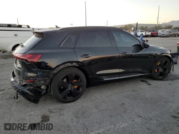 ✅ 2022 Audi e-tron Premium Plus • VIN: WA1LAAGE5NB021918 • Lot: 88352465. Listed on Copart with 42,662 mi. Free auction sales archive from the USA and detailed vehicle history report at DreamBid. Image 3.