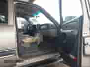 2001 Chevrolet Tahoe LT z VIN 1GNEK13T51J186505, wystawiony jako IAAI lot #42648332 z przebiegiem 282 884 mil mil oraz . Historia ofert i sprzedaży dostępna na DreamBid. Obrazek 14.