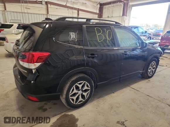 ✅ 2019 Subaru Forester Premium • VIN: JF2SKAEC6KH405037 • Lot: 85939395. Wystawiony na Copart z przebiegiem Nie podano. Bezpłatny archiwum sprzedaży aukcyjnych z USA i szczegółowy raport historii pojazdu na DreamBid. Zdjęcie 3.