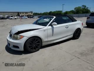 ✅ 2009 BMW 1 Series 135i • VIN: WBAUN93599VK40210 • Лот: 54166905. Опубликован ранее на Copart с пробегом 148 899 миль. Бесплатный доступ к архиву аукционных продаж из США и подробный отчёт об истории автомобиля на DreamBid. Изображение 1.