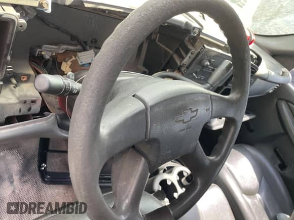 2005 Chevrolet Silverado 1500 Work Truck z VIN 1GCEC14X55Z188253, wystawiony jako IAAI lot #42622848 z przebiegiem Nie podano mil oraz . Historia ofert i sprzedaży dostępna na DreamBid. Obrazek 1.