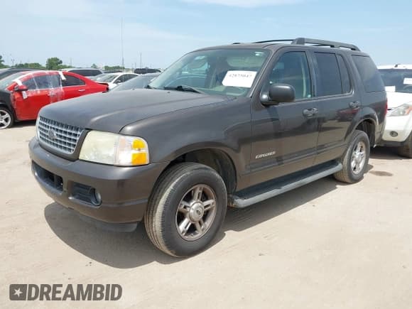 ✅ 2005 Ford Explorer XLT • VIN: 1FMZU63K45UB21038 • Lot: 42875047. Wystawiony na IAAI z przebiegiem 221 901 mil. Bezpłatny archiwum sprzedaży aukcyjnych z USA i szczegółowy raport historii pojazdu na DreamBid. Zdjęcie 2.