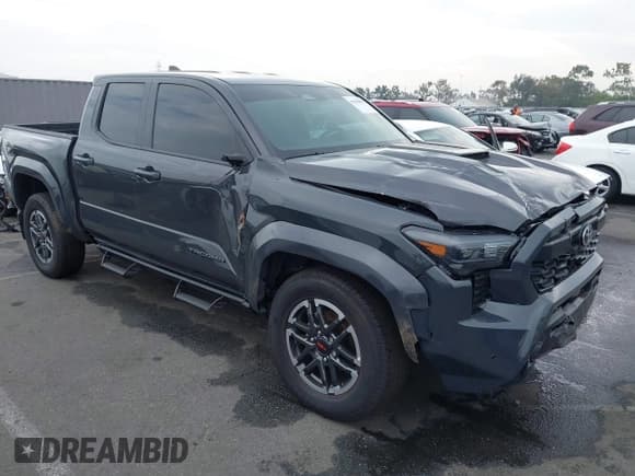 ✅ 2025 Toyota Tacoma SR5 • VIN: 3TMLB5JN5SM124179 • Лот: 43690007. Опубликован ранее на IAAI с пробегом 2 428 миль. Бесплатный доступ к архиву аукционных продаж из США и подробный отчёт об истории автомобиля на DreamBid. Изображение 1.