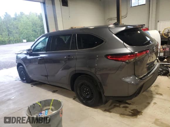 ✅ 2022 Toyota Highlander Hybrid LE • VIN: 5TDBBRCH8NS561608 • Lot: 71486165. Listed on Copart with 214,766 mi. Free auction sales archive from the USA and detailed vehicle history report at DreamBid. Image 2.
