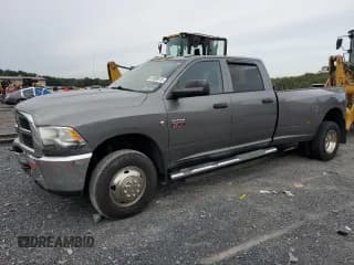 ✅ 2012 Ram 3500 ST • VIN: 3C63DRGL3CG310379 • Лот: 81008015. Опубликован ранее на Copart с пробегом 185 832 миль. Бесплатный доступ к архиву аукционных продаж из США и подробный отчёт об истории автомобиля на DreamBid. Изображение 1.