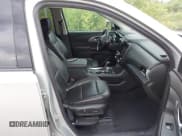 ✅ 2018 Chevrolet Traverse RS • VIN: 1GNERJKXXJJ163575 • Lot: 42869349. Wystawiony na IAAI z przebiegiem 103 158 mil. Bezpłatny archiwum sprzedaży aukcyjnych z USA i szczegółowy raport historii pojazdu na DreamBid. Zdjęcie 5.