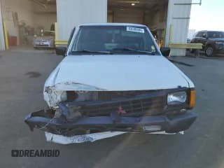 ✅ 1990 Mitsubishi Mighty Max • VIN: JA7FL24W2LP028418 • Lot: 83680804. Wystawiony na Copart z przebiegiem 331 687 mil. Bezpłatny archiwum sprzedaży aukcyjnych z USA i szczegółowy raport historii pojazdu na DreamBid. Zdjęcie 5.