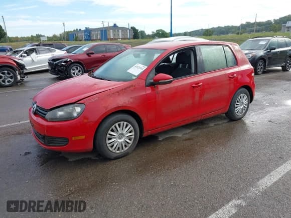 ✅ 2013 Volkswagen Golf • VIN: WVWDB7AJ5DW126823 • Lot: 43121314. Wystawiony na IAAI z przebiegiem 179 090 mil. Bezpłatny archiwum sprzedaży aukcyjnych z USA i szczegółowy raport historii pojazdu na DreamBid. Zdjęcie 2.