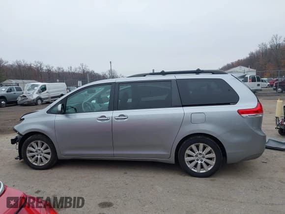 ✅ 2014 Toyota Sienna XLE • VIN: 5TDDK3DC8ES077415 • Lot: 43722553. Listed on IAAI with 218,480 mi. Free auction sales archive from the USA and detailed vehicle history report at DreamBid. Image 14.