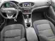 ✅ 2018 Hyundai Ioniq SEL • VIN: KMHC75LC5JU068991 • Лот: 81232704. Размещён на Copart с пробегом 187 525 миль миль. Получите бесплатный доступ к архиву аукционных продаж из США и посмотрите подробный отчёт об истории автомобиля на DreamBid. Изображение 8.