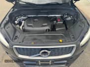 ✅ 2016 Volvo XC90 T6 R-Design • VIN: YV4A22PM2G1093365 • Lot: 57841355. Wystawiony na Copart z przebiegiem 210 069 mil. Bezpłatny archiwum sprzedaży aukcyjnych z USA i szczegółowy raport historii pojazdu na DreamBid. Zdjęcie 7.