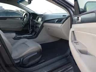 2016 Hyundai Sonata Sport с VIN 5NPE34AF1GH415140, выставлен на аукционе IAAI как лот 43296184 с пробегом 137 321 миль миль и . История ставок и продаж доступна на DreamBid. Изображение 5.