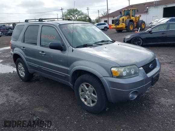 ✅ 2007 Ford Escape Limited • VIN: 1FMCU94167KA76261 • Lot: 42152654. Listed on IAAI with 139,019 mi. Free auction sales archive from the USA and detailed vehicle history report at DreamBid. Image 1.