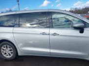 ✅ 2023 Chrysler Pacifica Touring L • VIN: 2C4RC1BG3PR621375 • Lot: 41209430. Wystawiony na IAAI z przebiegiem 44 856 mil. Bezpłatny archiwum sprzedaży aukcyjnych z USA i szczegółowy raport historii pojazdu na DreamBid. Zdjęcie 13.