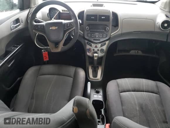 2015 Chevrolet Sonic LT с VIN 1G1JC5SH9F4195151, выставлен на аукционе Copart как лот 72985224 с пробегом 86 849 миль миль и Списание • Salvage title. История ставок и продаж доступна на DreamBid. Изображение 8.