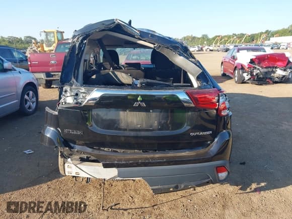 ✅ 2018 Mitsubishi Outlander ES • VIN: JA4AZ3A32JJ006179 • Lot: 43085274. Wystawiony na IAAI z przebiegiem 84 271 mil. Bezpłatny archiwum sprzedaży aukcyjnych z USA i szczegółowy raport historii pojazdu na DreamBid. Zdjęcie 12.