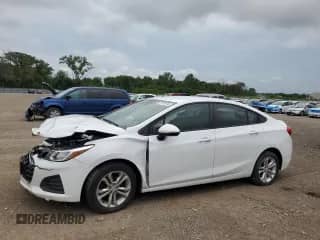 ✅ 2019 Chevrolet Cruze LS • VIN: 1G1BC5SM1K7132734 • Lot: 67776215. Listed on Copart with 128,735 mi. Free auction sales archive from the USA and detailed vehicle history report at DreamBid. Image 1.