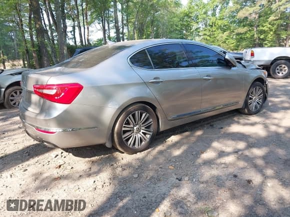 ✅ 2014 Kia Cadenza Premium • VIN: KNALN4D79E5148166 • Lot: 42601541. Wystawiony na IAAI z przebiegiem 187 744 mil. Bezpłatny archiwum sprzedaży aukcyjnych z USA i szczegółowy raport historii pojazdu na DreamBid. Zdjęcie 4.