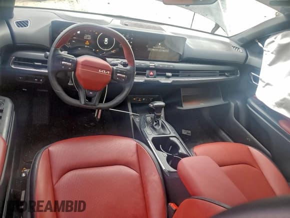 ✅ 2025 Kia K4 GT-Line • VIN: 3KPFW4DE5SE115564 • Lot: 94936055. Wystawiony na Copart z przebiegiem 2 166 mil. Bezpłatny archiwum sprzedaży aukcyjnych z USA i szczegółowy raport historii pojazdu na DreamBid. Zdjęcie 8.