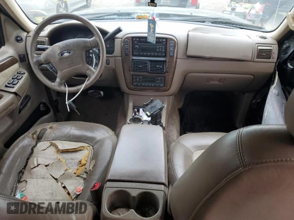 ✅ 2005 Ford Explorer Eddie Bauer • VIN: 1FMDU74EX5UA51442 • Lot: 67063695. Wystawiony na Copart z przebiegiem 207 428 mil. Bezpłatny archiwum sprzedaży aukcyjnych z USA i szczegółowy raport historii pojazdu na DreamBid. Zdjęcie 8.