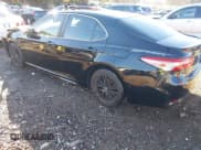 ✅ 2018 Toyota Camry LE • VIN: 4T1B11HK4JU575838 • Lot: 43470863. Wystawiony na IAAI z przebiegiem 105 598 mil. Bezpłatny archiwum sprzedaży aukcyjnych z USA i szczegółowy raport historii pojazdu na DreamBid. Zdjęcie 3.