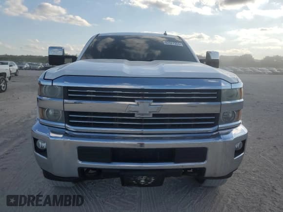 ✅ 2015 Chevrolet Silverado 2500HD LT • VIN: 1GC1CVE81FF100234 • Lot: 82527324. Wystawiony na Copart z przebiegiem 195 796 mil. Bezpłatny archiwum sprzedaży aukcyjnych z USA i szczegółowy raport historii pojazdu na DreamBid. Zdjęcie 5.