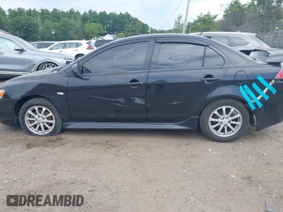 ✅ 2011 Mitsubishi Lancer ES • VIN: JA32U2FU0BU015661 • Lot: 42807019. Listed on IAAI with 127,877 mi. Free auction sales archive from the USA and detailed vehicle history report at DreamBid. Image 6.