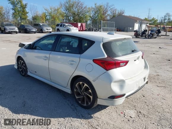✅ 2016 Scion iM • VIN: JTNKARJE7GJ507224 • Lot: 43342629. Wystawiony na IAAI z przebiegiem 131 940 mil. Bezpłatny archiwum sprzedaży aukcyjnych z USA i szczegółowy raport historii pojazdu na DreamBid. Zdjęcie 3.