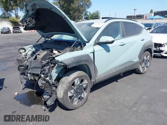 2024 Hyundai Kona SEL z VIN KM8HC3AB6RU169923, wystawiony jako IAAI lot #43021972 z przebiegiem 21 021 mil mil oraz . Historia ofert i sprzedaży dostępna na DreamBid. Obrazek 21.