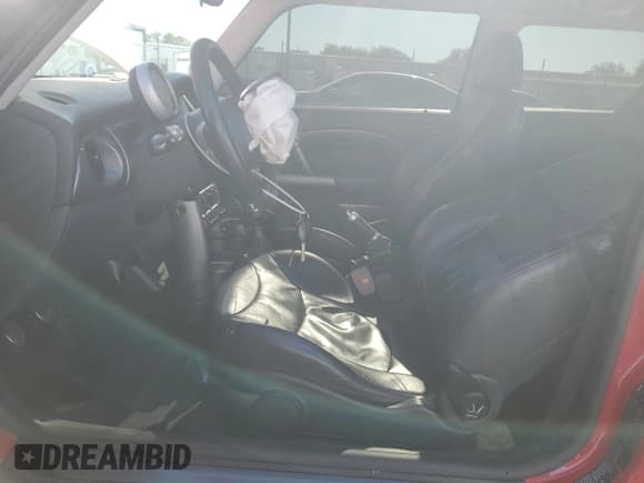 ✅ 2004 MINI Hardtop S • VIN: WMWRE33474TD87823 • Lot: 69808415. Listed on Copart with 199,988 mi. Free auction sales archive from the USA and detailed vehicle history report at DreamBid. Image 7.