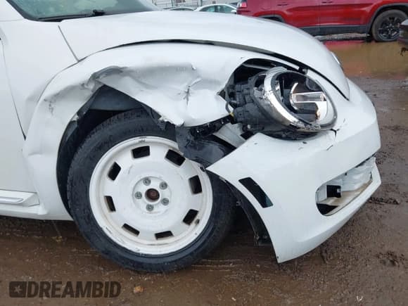 ✅ 2015 Volkswagen Beetle 1.8T • VIN: 3VWF17AT5FM653676 • Lot: 43314976. Wystawiony na IAAI z przebiegiem 46 989 mil. Bezpłatny archiwum sprzedaży aukcyjnych z USA i szczegółowy raport historii pojazdu na DreamBid. Zdjęcie 6.