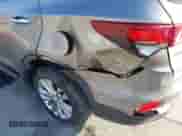 2017 Hyundai Santa Fe 2.0T z VIN 5XYZU4LA7HG406516, wystawiony jako IAAI lot #41847977 z przebiegiem 105 299 mil mil oraz . Historia ofert i sprzedaży dostępna na DreamBid. Obrazek 6.