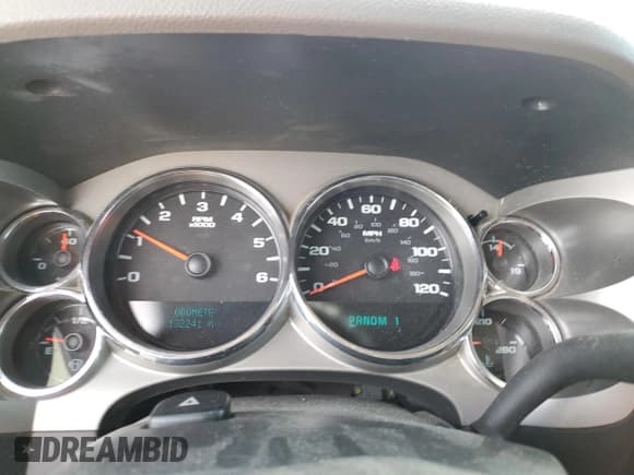 ✅ 2014 Chevrolet Silverado 1500 • VIN: 1GC4CZCG1EF129763 • Lot: 71725385. Wystawiony na Copart z przebiegiem 132 241 mil. Bezpłatny archiwum sprzedaży aukcyjnych z USA i szczegółowy raport historii pojazdu na DreamBid. Zdjęcie 9.