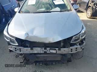 2018 Chevrolet Cruze LS z VIN 1G1BC5SM5J7189193, wystawiony jako IAAI lot #43296966 z przebiegiem 103 096 mil mil oraz . Historia ofert i sprzedaży dostępna na DreamBid. Obrazek 6.