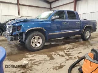 ✅ 2008 Dodge Dakota Laramie • VIN: 1D7HW58N08S636891 • Lot: 87449075. Wystawiony na Copart z przebiegiem 124 959 mil. Bezpłatny archiwum sprzedaży aukcyjnych z USA i szczegółowy raport historii pojazdu na DreamBid. Zdjęcie 1.