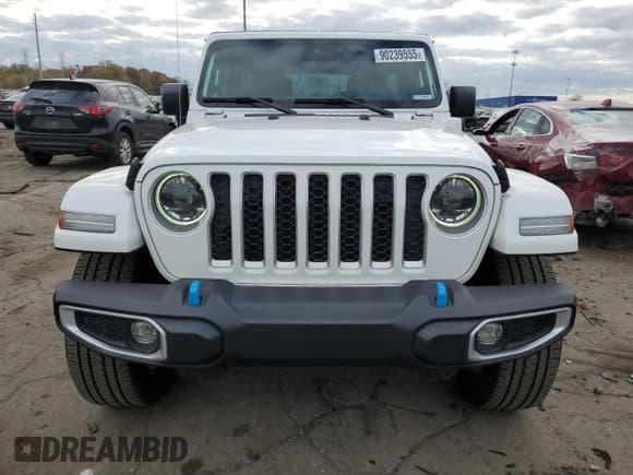 ✅ 2023 Jeep Wrangler Sahara • VIN: 1C4JJXP6XPW569403 • Lot: 90239555. Listed on Copart with 7,799 mi. Free auction sales archive from the USA and detailed vehicle history report at DreamBid. Image 5.