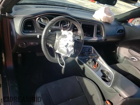 ✅ 2022 Dodge Challenger R/T Scat Pack Widebody • VIN: 2C3CDZFJ6NH192165 • Lot: 37543403. Wystawiony na Copart z przebiegiem 2 250 mil. Bezpłatny archiwum sprzedaży aukcyjnych z USA i szczegółowy raport historii pojazdu na DreamBid. Zdjęcie 8.